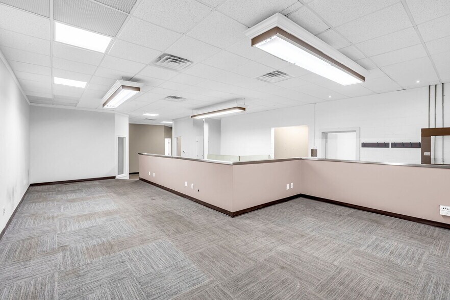 More Photos Of 2710 Lancaster Rd, Ottawa Warehouse For Sale