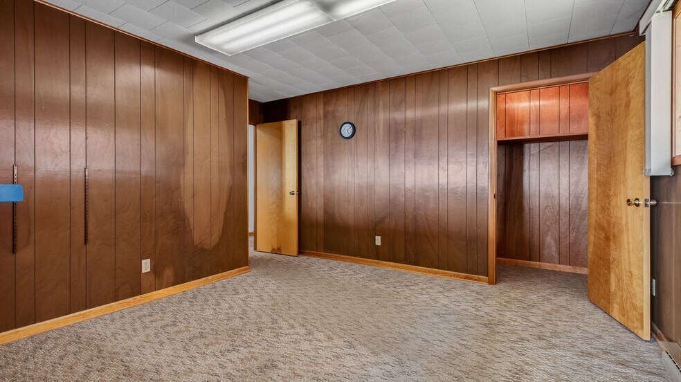 More Photos Of 113 S Main St, Greenwood Office For Sale