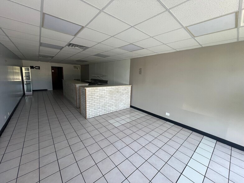 More Photos Of 35-101 E Fullerton Ave, Addison Unknown For Sale