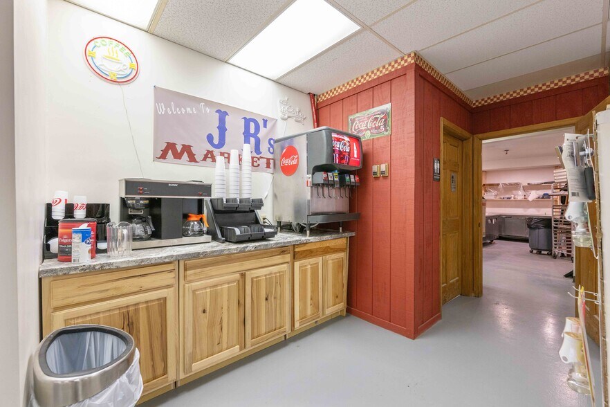 More Photos Of 7386 Mt Carmel Rd, Decaturville Convenience Store For Sale
