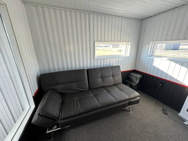 More Photos Of 6903 Backcountry Ave, Billings Distribution For Lease