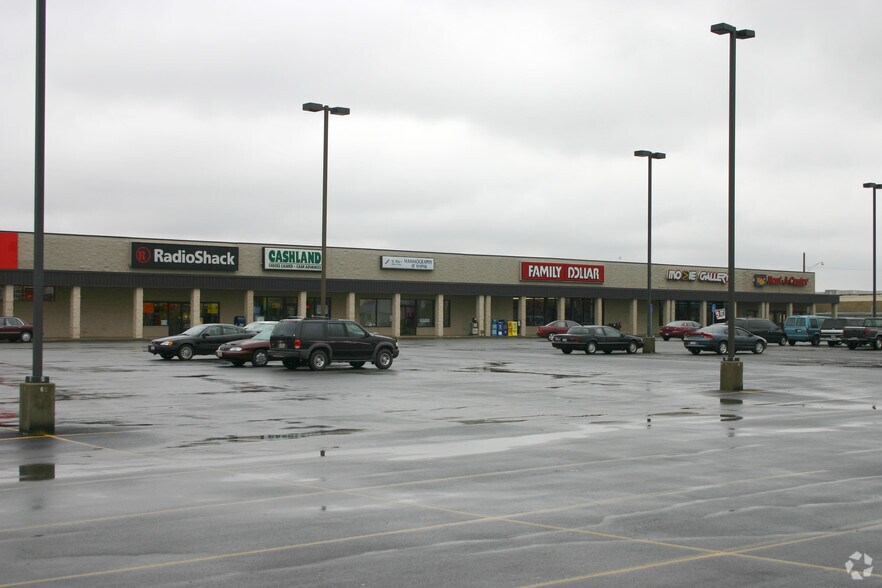 More Photos Of 1240-1270 Bellefontaine St, Wapakoneta Storefront For Lease