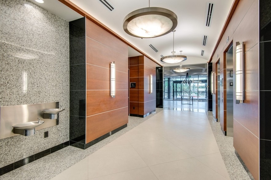 More Photos Of 1225 S Main St, Grapevine Loft Creative Space For Lease