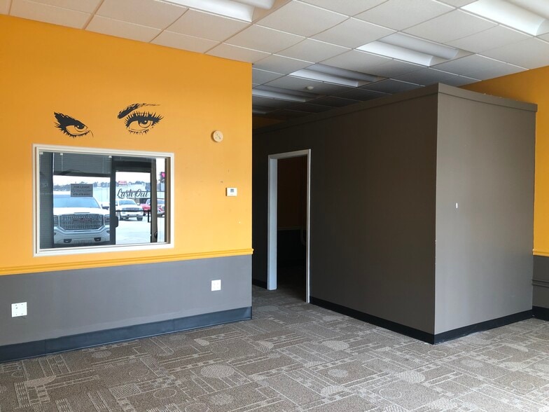 More Photos Of 2213-2217 Fayetteville Rd, Van Buren Storefront For Lease