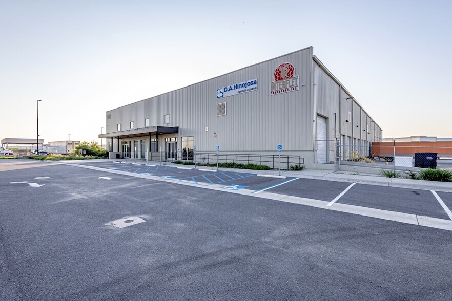 More Photos Of 1207 Beltway Pky, Laredo Warehouse For Lease