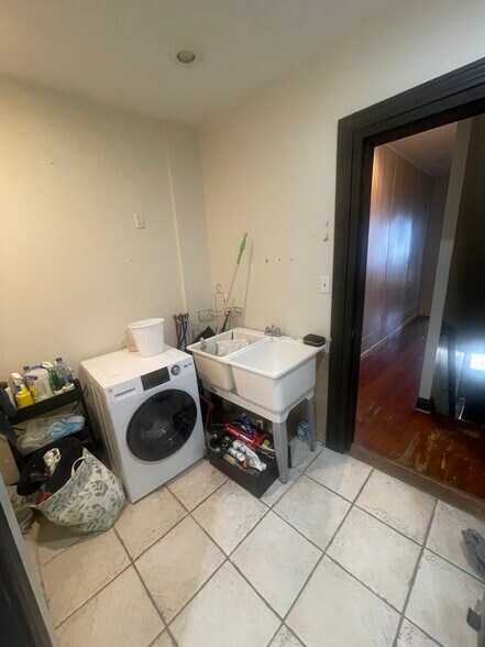 More Photos Of 5817 Ellsworth Ave, Pittsburgh Storefront Retail Office For Lease