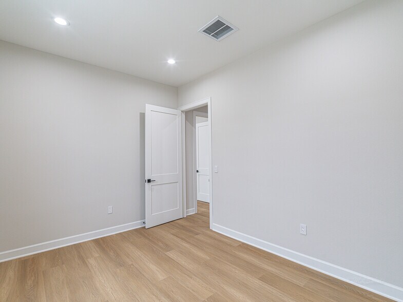 More Photos Of 8503 Union Chappel Rd, Fulshear Office For Sale