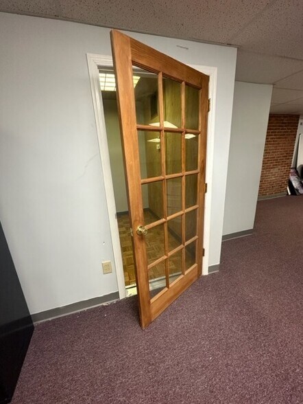 More Photos Of 5 E 12th St, Paterson Showroom For Lease