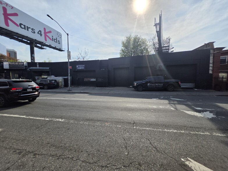 More Photos Of 286-294 Hamilton Ave, Brooklyn Warehouse For Lease