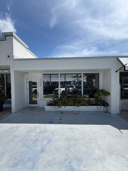 More Photos Of 764 12th Ave S, Naples General Retail For Lease