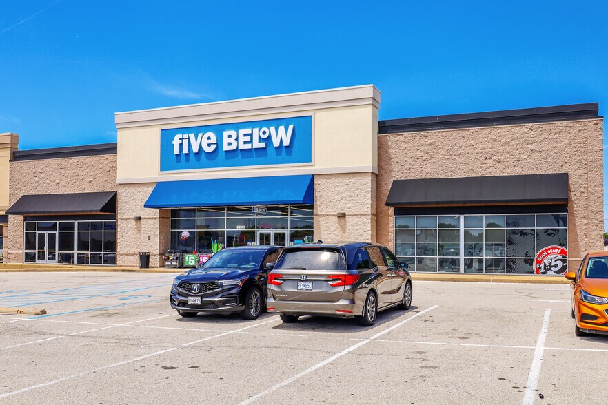 More Photos Of 2209-2271 Highway K, O'Fallon Unknown For Lease