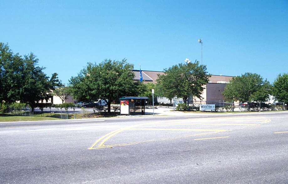 More Photos Of 1800 University Pky, Sarasota Warehouse For Sale