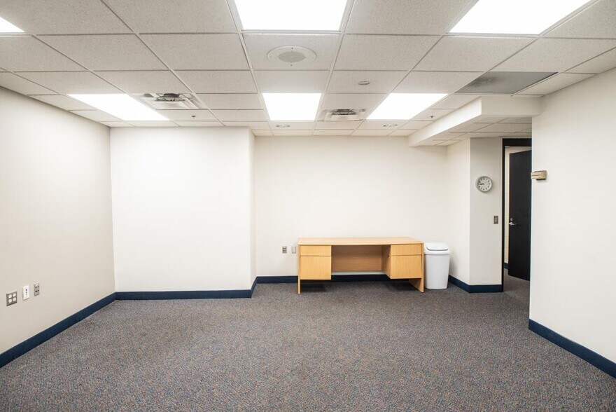 More Photos Of 919 Lilac Dr N, Golden Valley Coworking Space