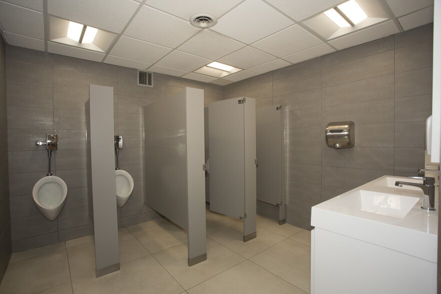 More Photos Of 185 Great Neck Rd, Great Neck Office For Lease