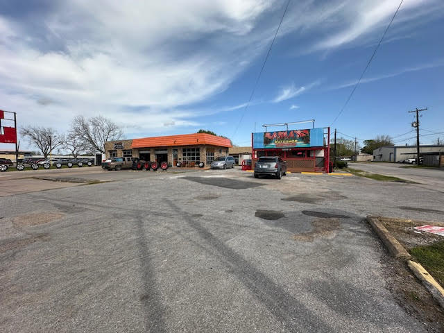 More Photos Of 1000 N Alexander Dr, Baytown Freestanding For Sale