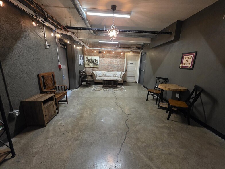 More Photos Of 127-133 E Market St, Sandusky Storefront For Lease