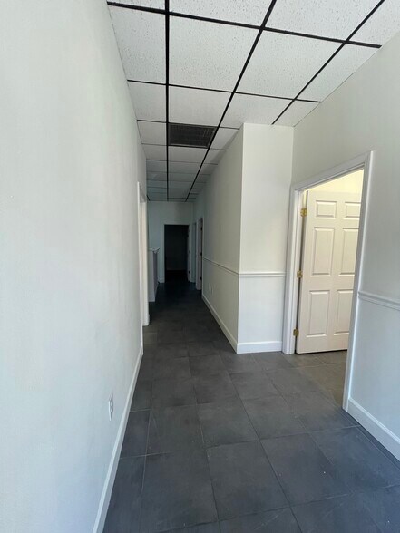 More Photos Of 205 Montgomery Ave, Sarasota Office For Sale