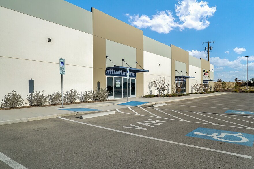More Photos Of 1000 Diesel Dr, El Paso Light Distribution For Lease
