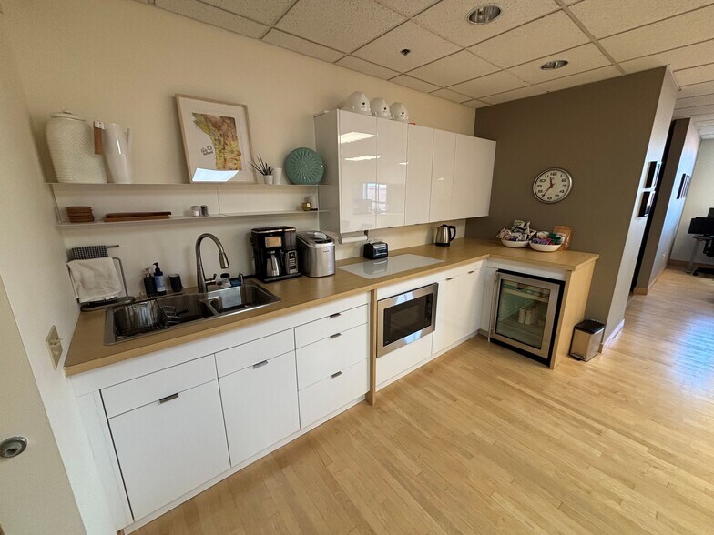 More Photos Of 1905 Queen Anne Ave N, Seattle Loft Creative Space For Lease