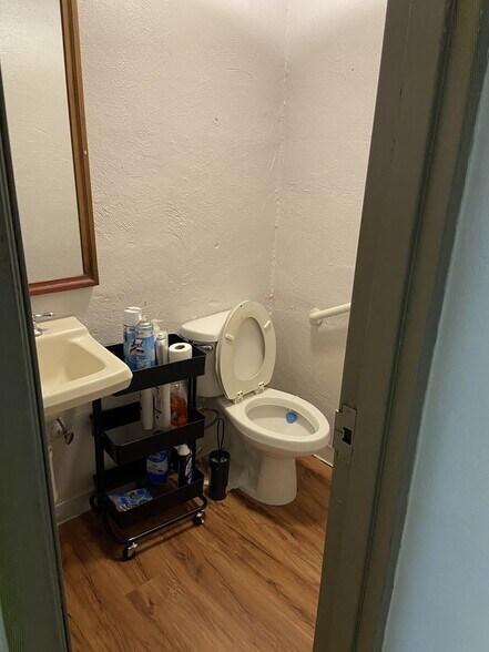 More Photos Of 10606 Warwick Blvd, Newport News General Retail For Sale