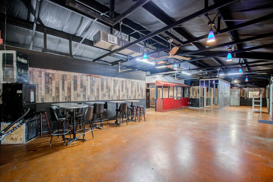 More Photos Of 6555 Navigation Blvd, Houston Warehouse For Lease