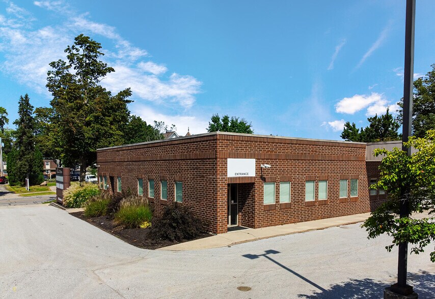 More Photos Of 606 E Lincolnway, Valparaiso Office For Sale