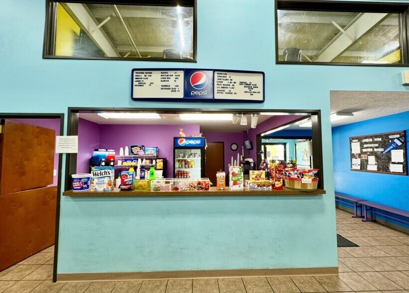 More Photos Of 2509 S 1st St, Terre Haute Showroom For Sale