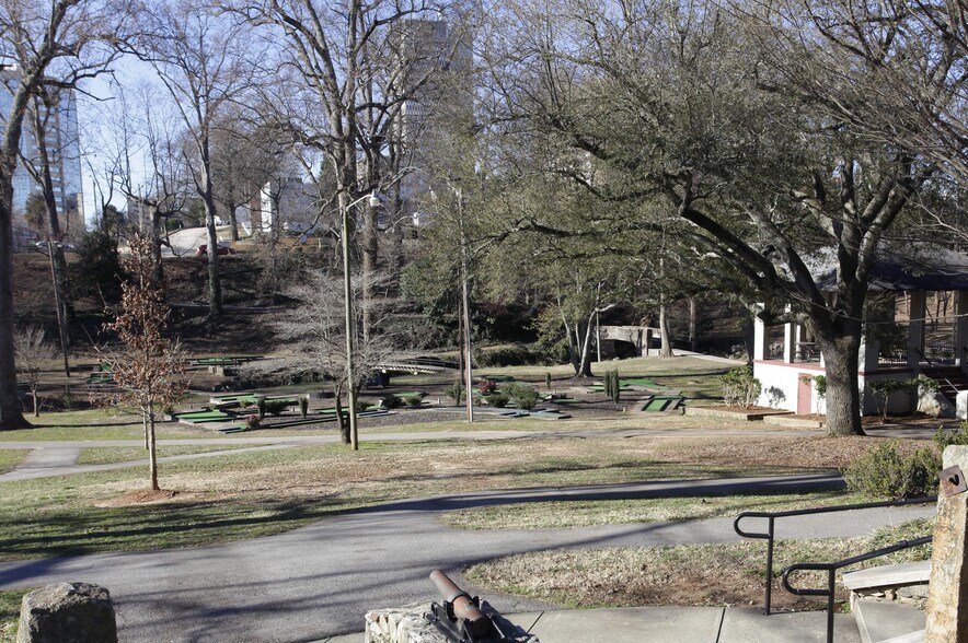 More Photos Of 608 N Main St, Greenville Freestanding For Lease