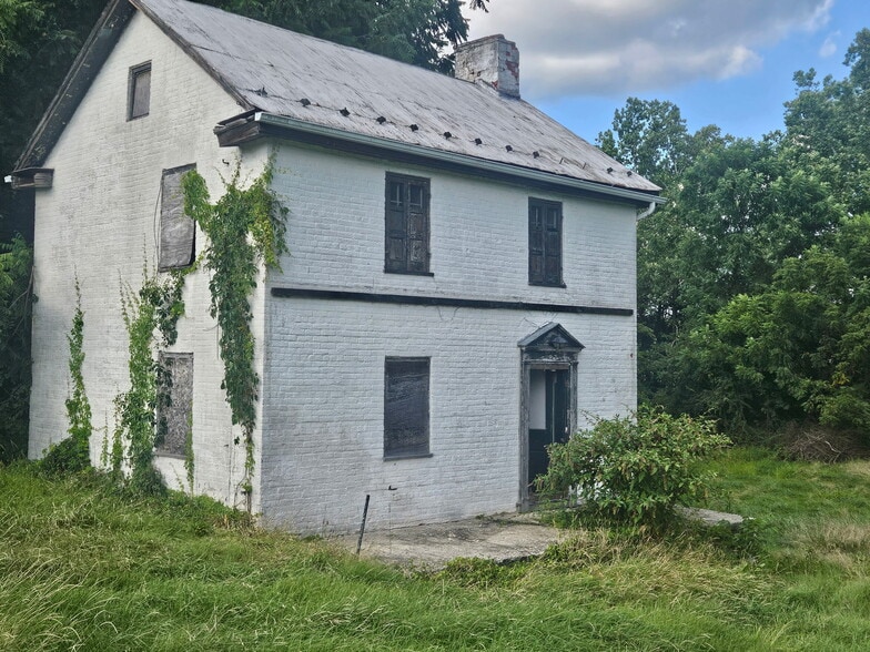More Photos Of 3583 Scotland Rd, Scotland Schools For Sale