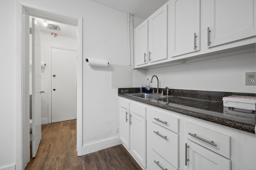 More Photos Of 2406-2410 Harper St, Jacksonville Warehouse For Lease