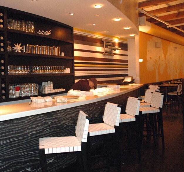 More Photos Of 1700 S Michigan Ave, Chicago Office For Sale