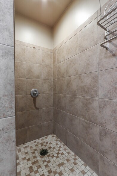 More Photos Of 301 W Military Rd, Rothschild Warehouse For Lease