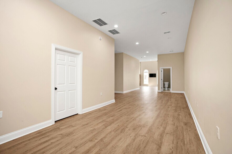 More Photos Of 103 W Main St, Lebanon Office Residential For Lease