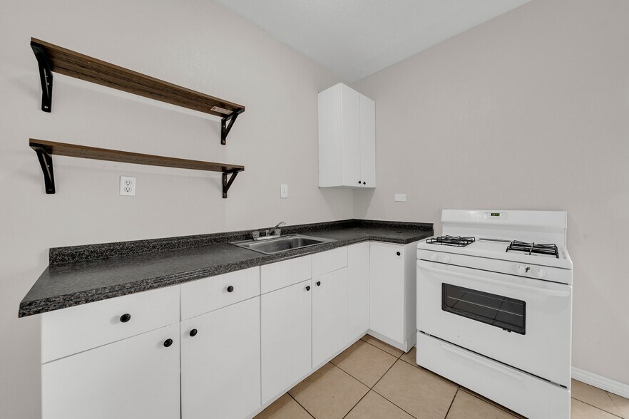 More Photos Of 1409 W Woodlawn Ave, San Antonio Apartments For Sale