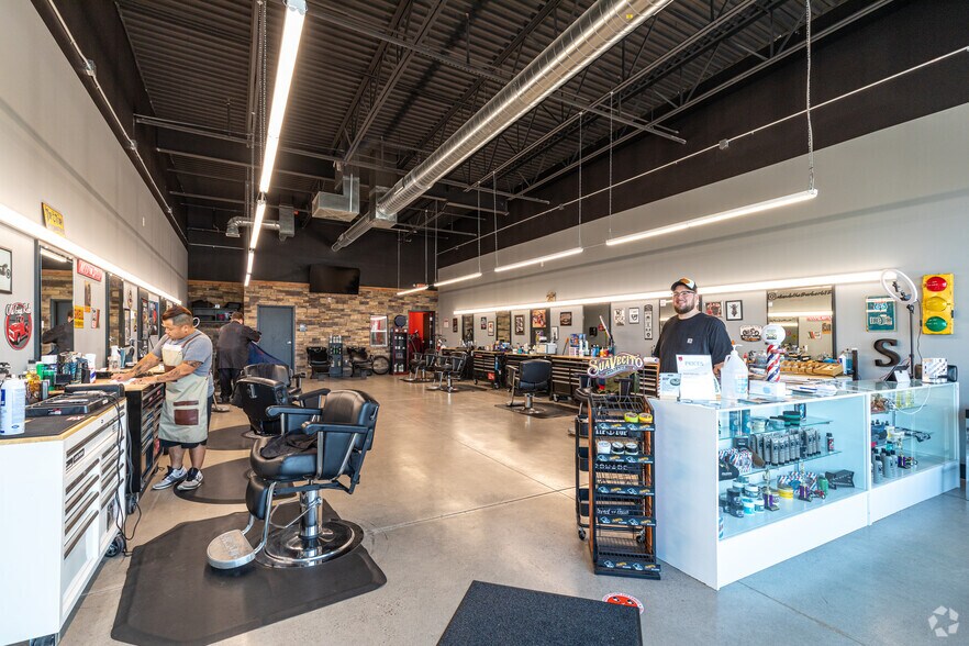 More Photos Of 9931-9947 Hudson Blvd N, Lake Elmo General Retail For Lease