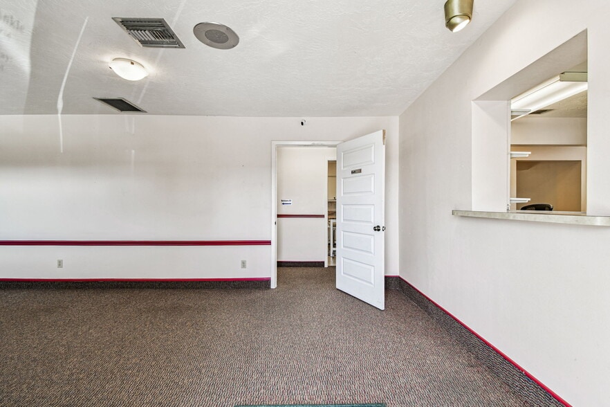More Photos Of 321 S Lincoln Ave, Clearwater Medical For Sale