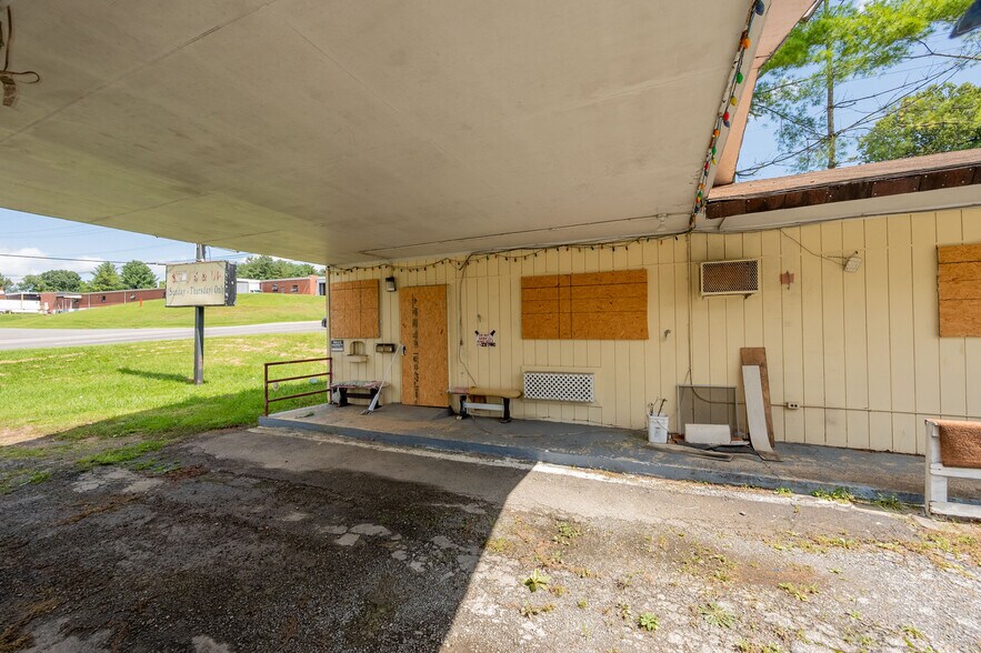 549 E Stuart Dr, Galax, VA 24333 Hotel For Sale