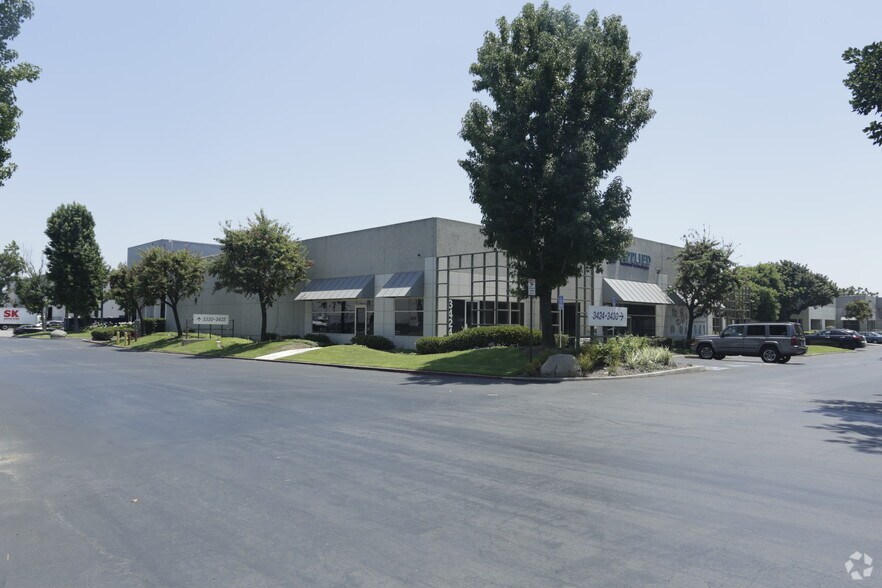 Primary Photo Of 3424-3430 Garfield Ave, Commerce Light Manufacturing For Lease