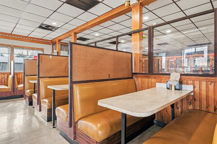 More Photos Of 552 Rt-104, Ontario Restaurant For Sale