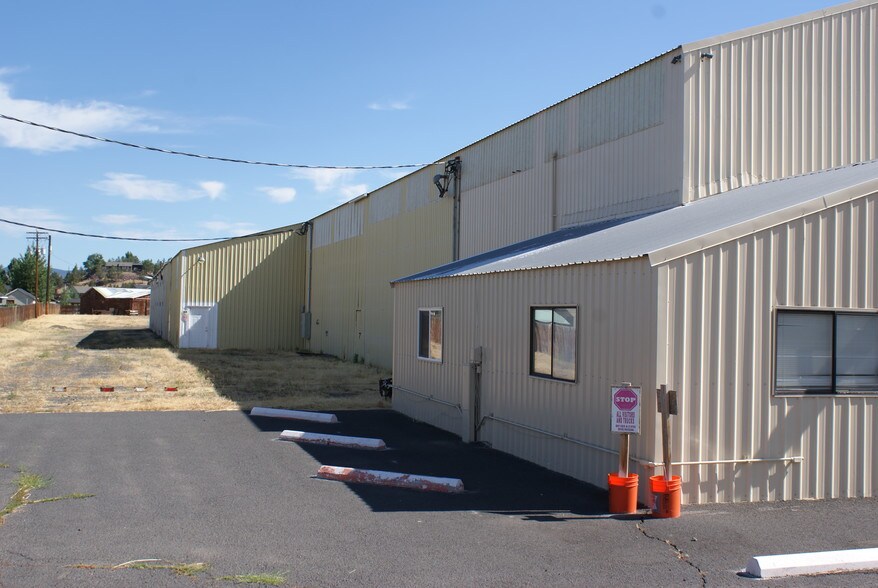 More Photos Of 701 Peters Rd, Prineville Manufacturing For Lease