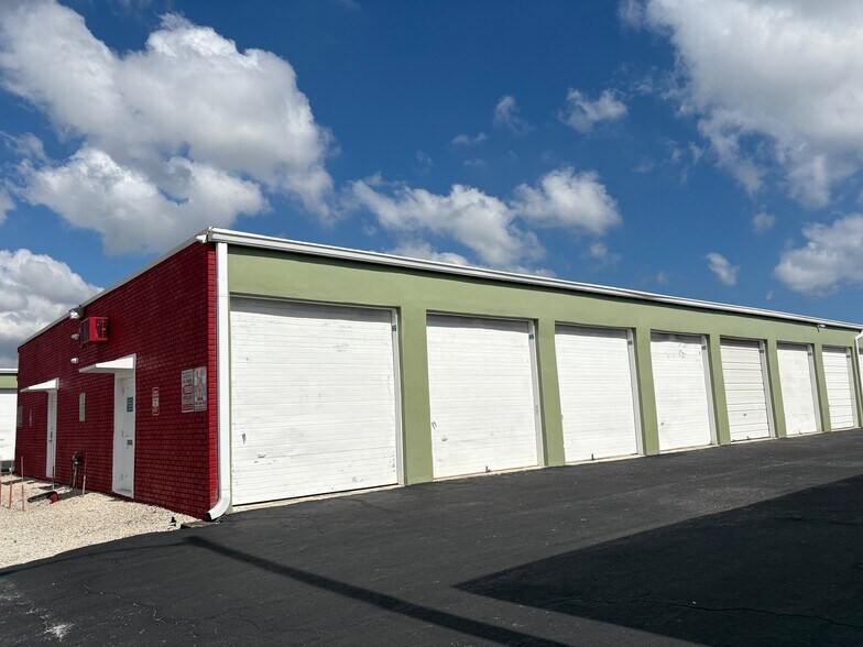 More Photos Of 4800 NE 11th Ave, Oakland Park Self Storage For Sale