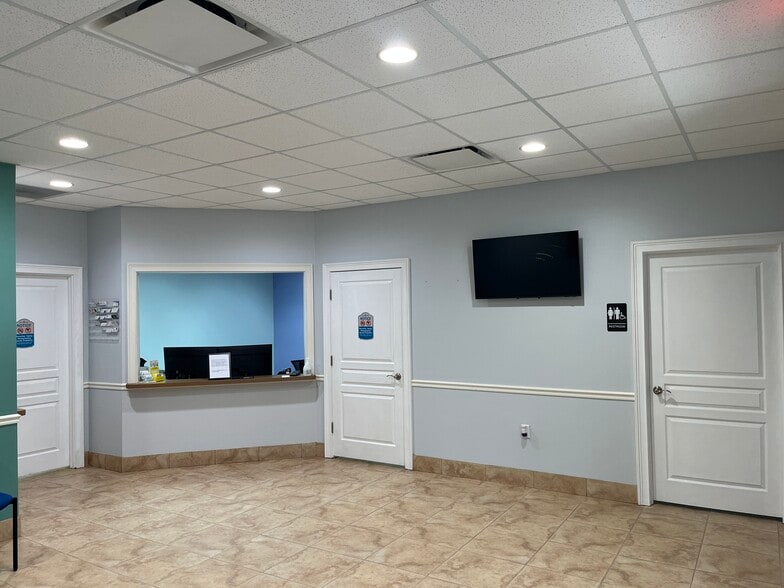 More Photos Of 1383 Providence Rd, Brandon Medical For Sale