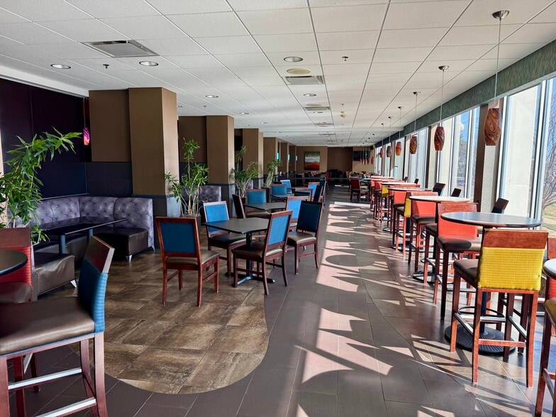 More Photos Of 1050 6th Ave, Des Moines Hotel For Sale