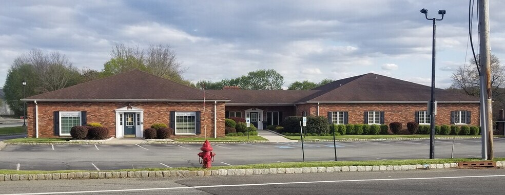 More Photos Of 10 W Hanover Ave, Randolph Office For Lease