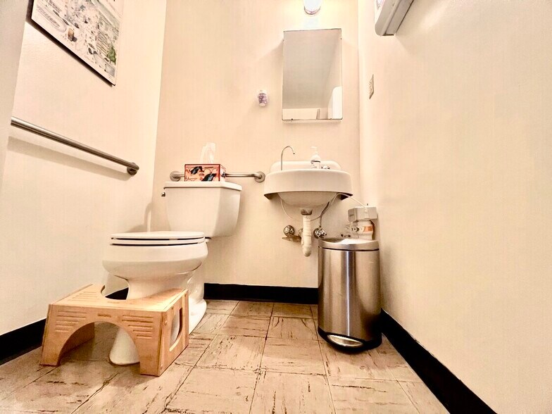 More Photos Of 1306-1308 Solano Ave, Albany Medical For Lease