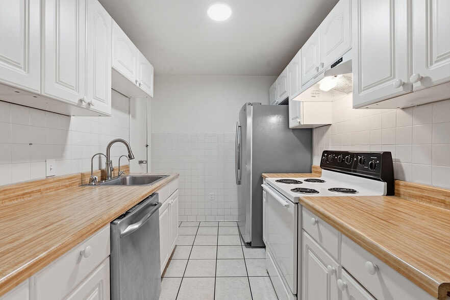 More Photos Of 1120 E 52nd St, Austin Flex For Sale