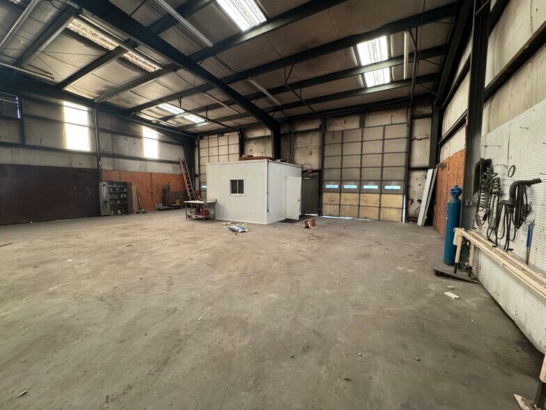 More Photos Of 3489 Westminster Ave, Norfolk Warehouse For Lease