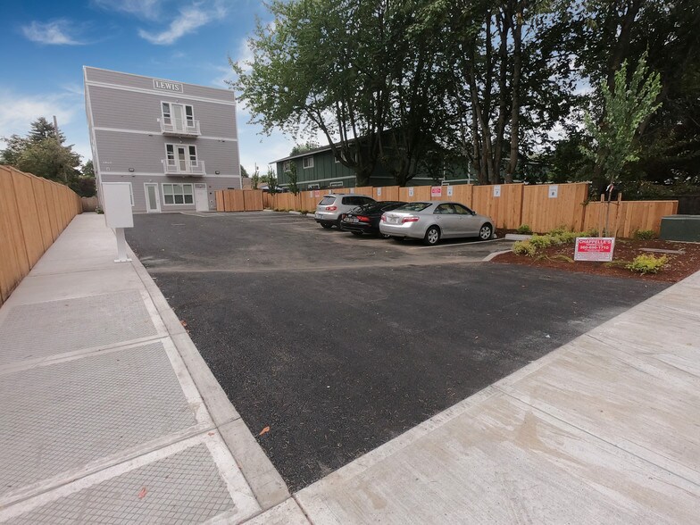 More Photos Of 1910 E Mill Plain Blvd, Vancouver Apartments For Sale