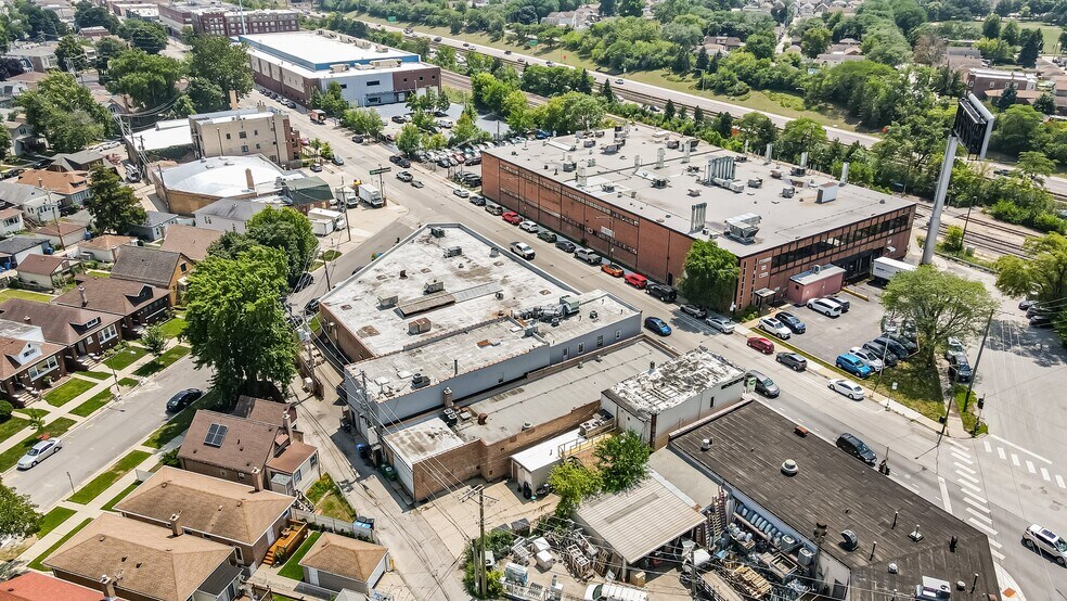 More Photos Of 5481 N Northwest Hwy, Chicago Storefront Retail Residential For Sale