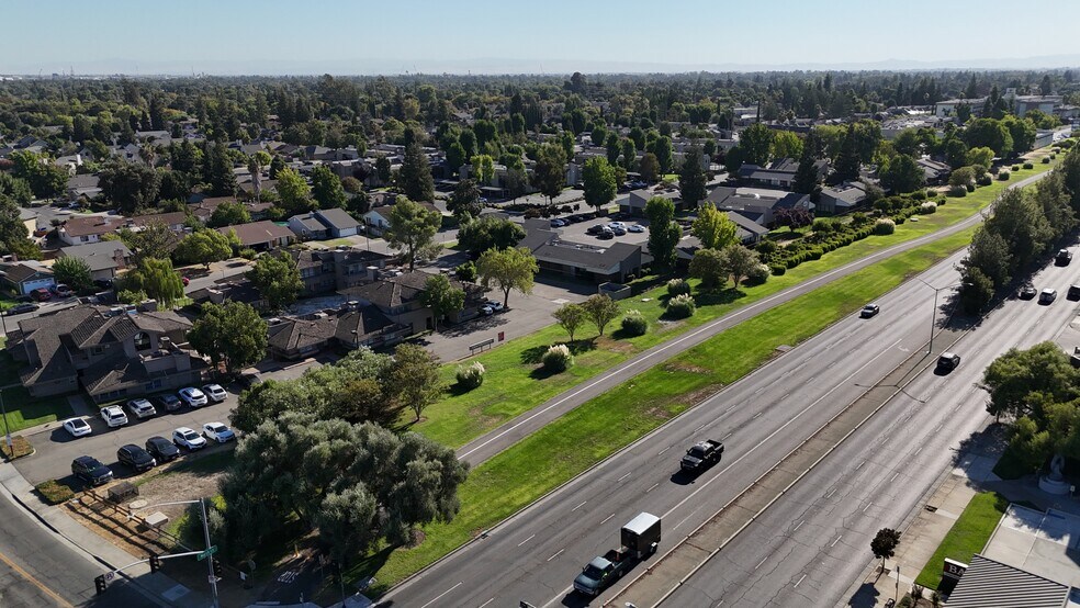More Photos Of 2027 Grand Canal Blvd, Stockton Office For Sale